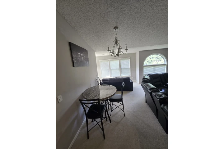 Jackelyns Cleaning Service image 3