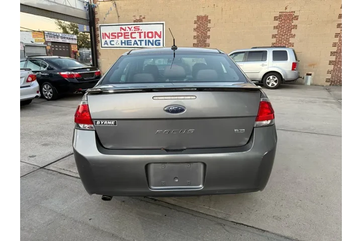 $6995 : 2010 Focus SES Sedan image 5
