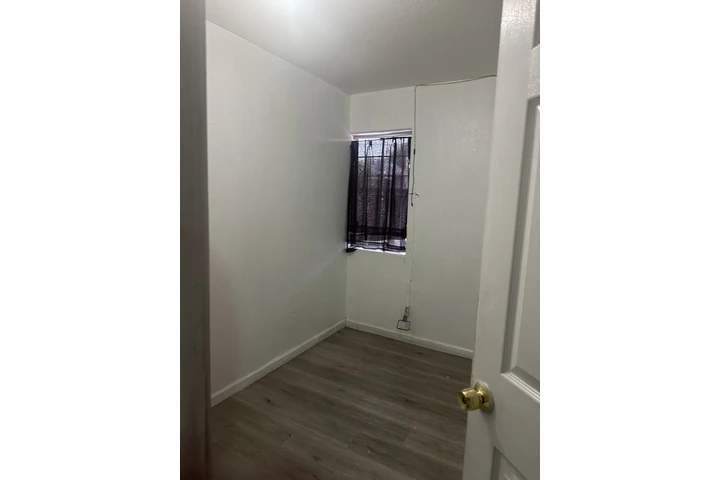 $850 : Rento cuarto image 1