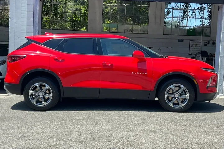 $23900 : Chevrolet Blazer 2023 AWD LT image 3