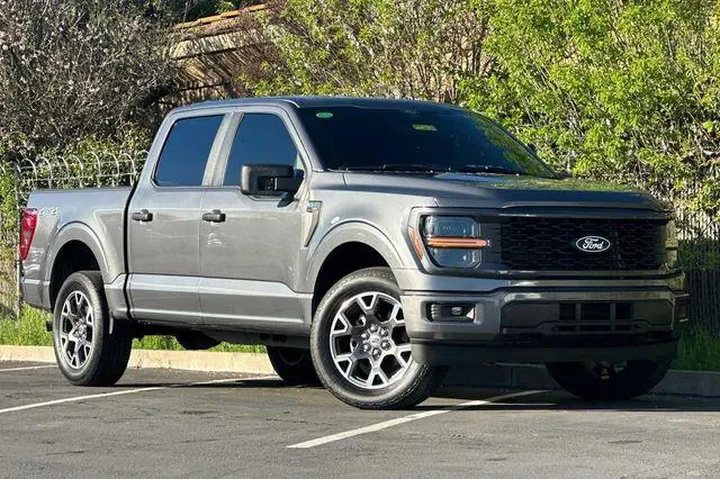 $39994 : Ford F-150 2024 4x4 STX 4dr image 2