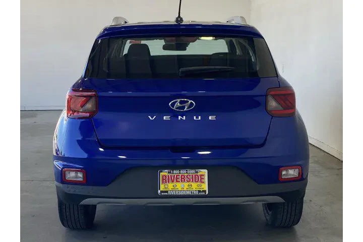 $17991 : Hyundai VENUE 2024 SEL 4dr C image 3