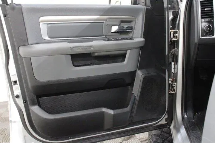 $27998 : Ram 2500 2016 4x4 Big Horn 4 image 6