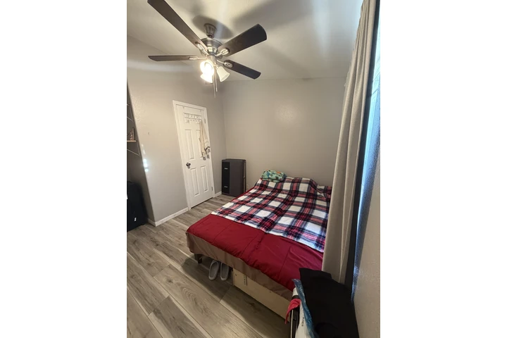 $900 : Se renta cuarto image 4