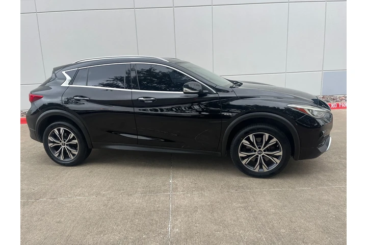 $10500 : 2017 INFINITI QX30 Luxury image 10