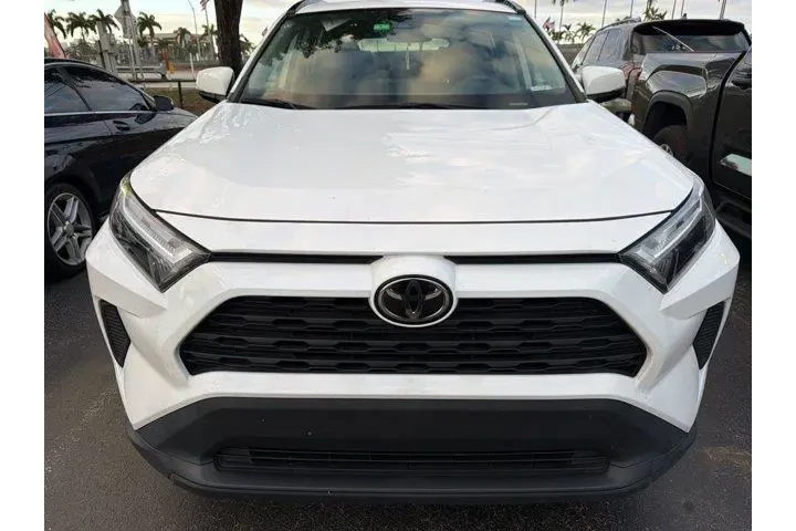 $23969 : Toyota RAV4 2023 XLE 4dr SUV image 2