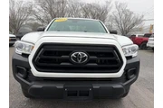 $28700 : Toyota Tacoma 2023 4x2 SR 4d thumbnail