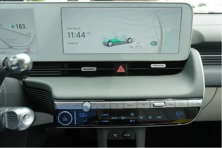 $27725 : Hyundai IONIQ 5 2023 AWD SEL image 9