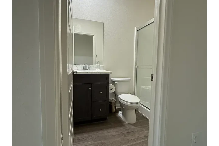 $1100 : Charming 1bd 1ba @ Riversid image 5