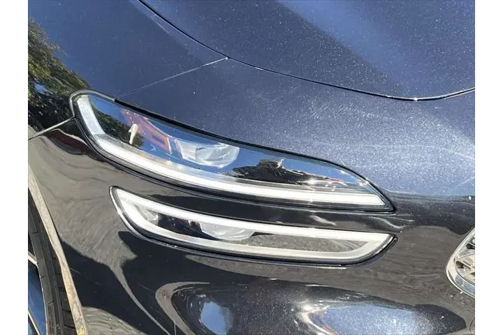 $30495 : Genesis G70 2022 AWD 2.0T 4d image 9