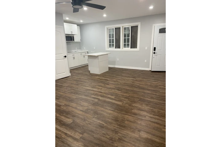 $1450 : Single en Downey image 2