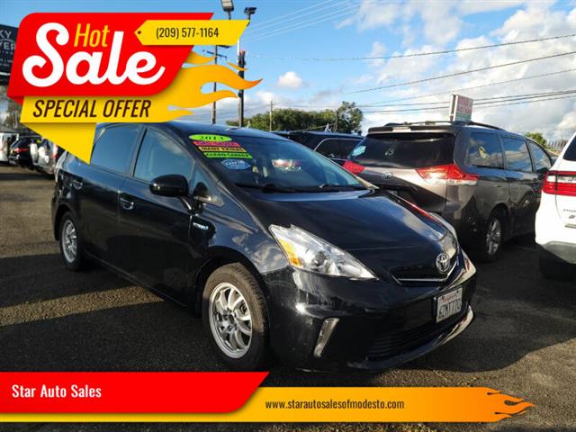 $10999 : 2013 Prius v Three image 2