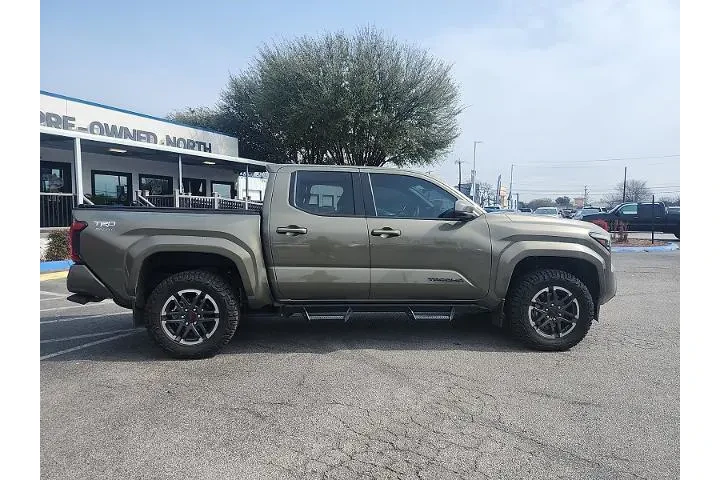 $39998 : Toyota Tacoma 2024 4x4 SR5 4 image 2