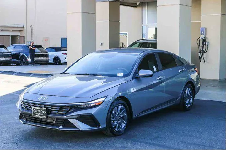 $20689 : Hyundai ELANTRA 2024 SEL 4dr image 4