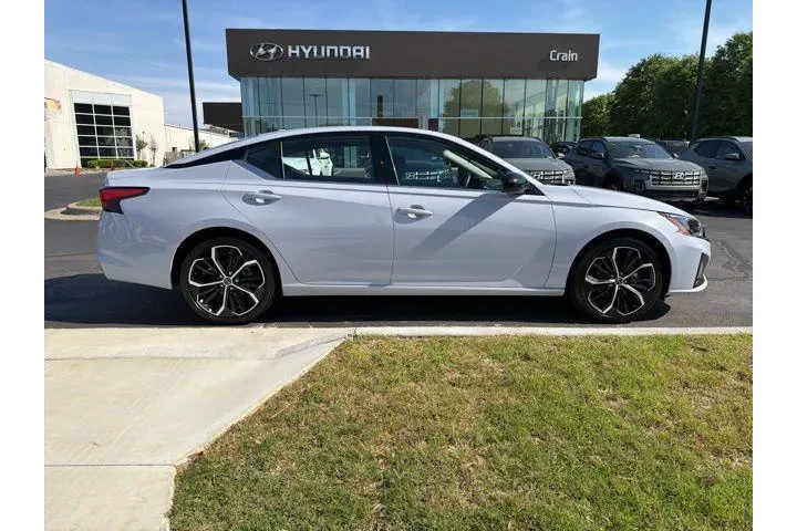 $25840 : Nissan Altima 2025 2.5 SR 4d image 8