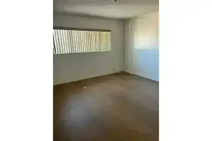 RENTO APTO EN L.A./ 90044 image 3