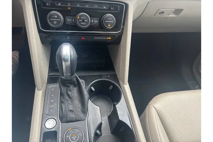 $13500 : 2018 Atlas V6 SEL 4Motion image 6