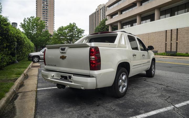 $24000 : 2012 CHEVROLET AVALANCHE image 4