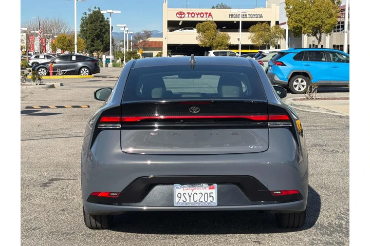 $30980 : Toyota Prius 2025 LE 4dr Hat image 4