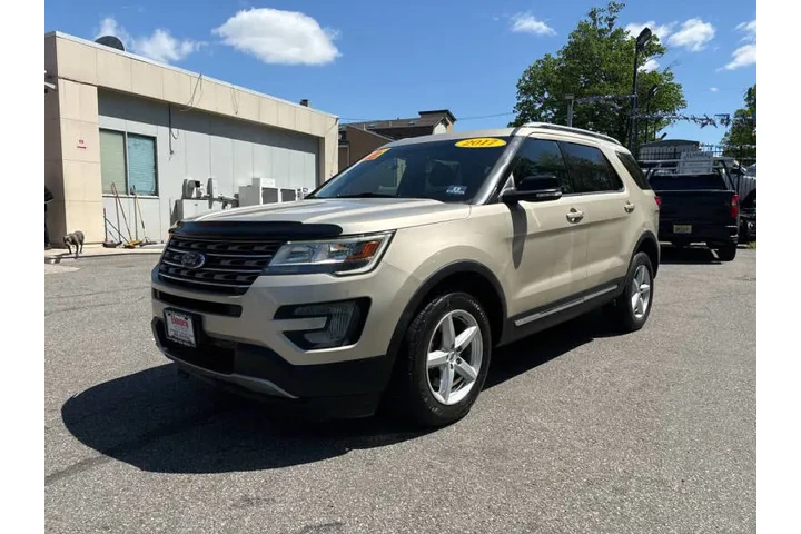 $16999 : 2017 Explorer XLT image 4