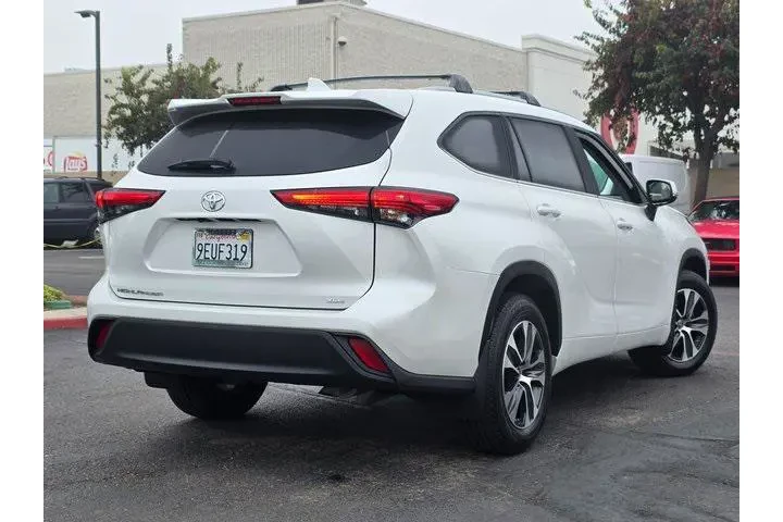 $33500 : Toyota Highlander 2023 XLE 4 image 5