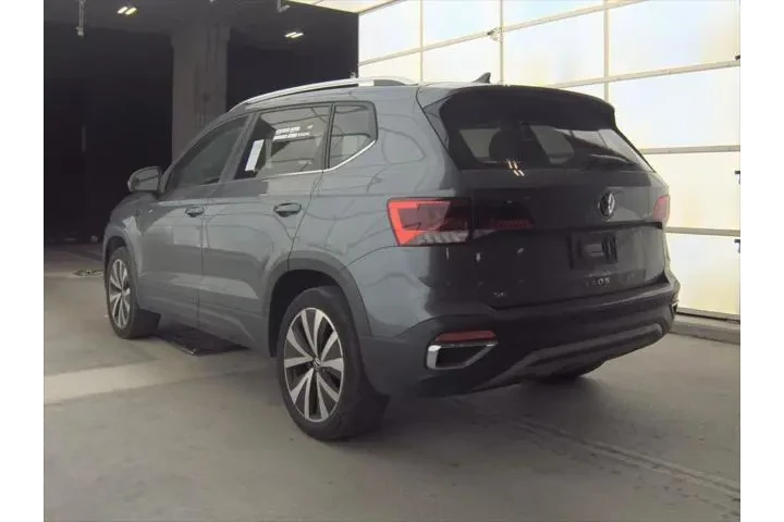 $20000 : Volkswagen Taos 2024 SE 4dr image 6