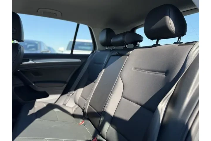 $14888 : Volkswagen e-Golf 2019 SEL P image 9