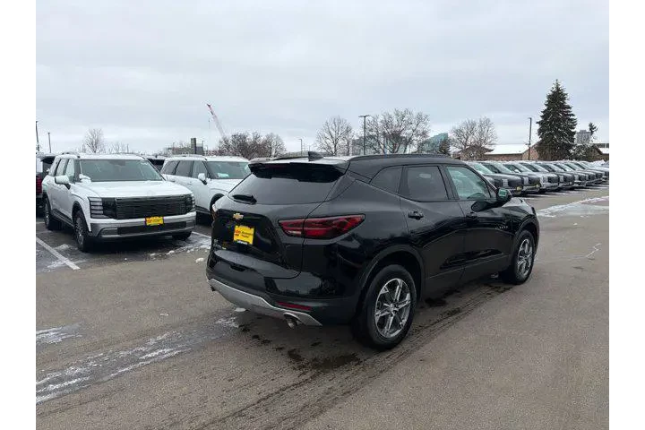 $28000 : Chevrolet Blazer 2023 AWD LT image 2
