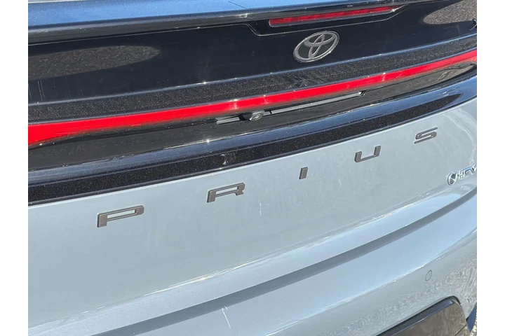 $30980 : Toyota Prius 2025 LE 4dr Hat image 6