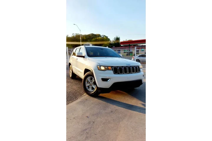 $10990 : 2017 Grand Cherokee Laredo image 4