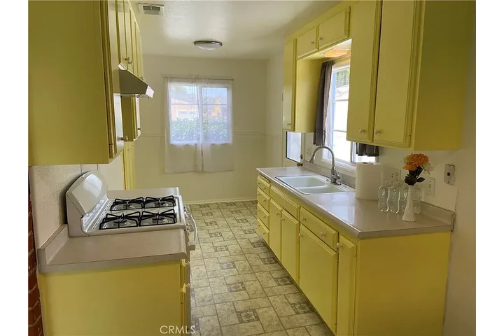 $1050 : Great move in ready starter ho image 5