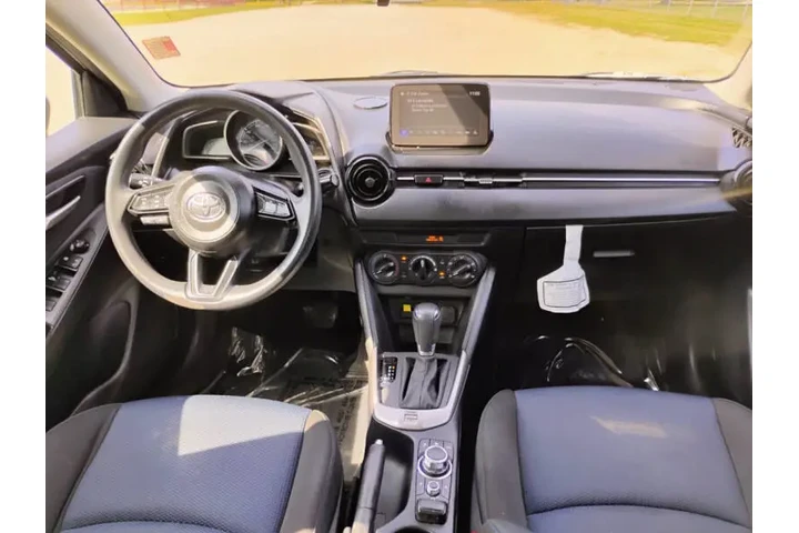 $15995 : 2020 Yaris L image 9