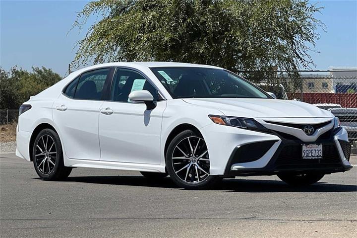 $28894 : Camry SE image 2