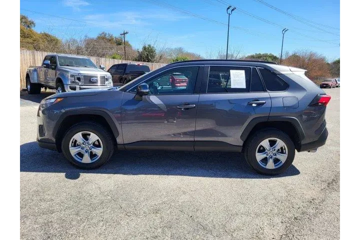 $27500 : Toyota RAV4 2024 XLE 4dr SUV image 6