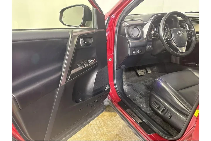 $21689 : Silver Certified2018 RAV4 SE image 2