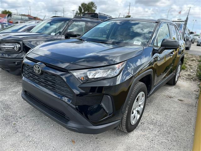 $2300 : 2019 Toyota RAV4 LE image 2