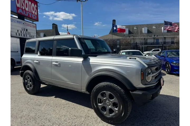 2024 Bronco Big Bend 4-Door image 3
