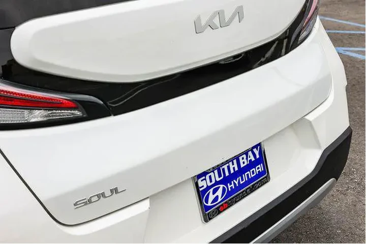$15698 : Kia Soul 2024 LX 4dr Crossov image 7
