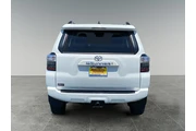 $35743 : Toyota 4Runner 2023 4x2 SR5 thumbnail