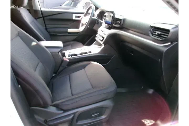 $31695 : Ford Explorer 2023 AWD XLT 4 image 4