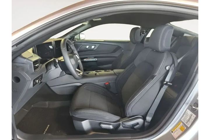 $34000 : Ford Mustang 2026 EcoBoost P image 2