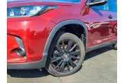$29890 : Toyota Highlander 2019 AWD X thumbnail