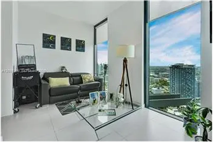 $4000 : Rental property with 1 bedro image 6