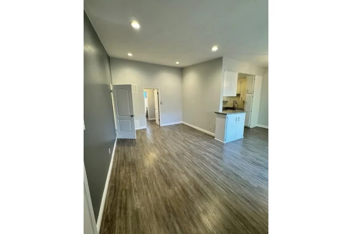 $1200 : APTO PRIVADO EN LOS ÁNGELES CA image 4