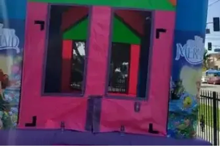 SILLAS Y MESAS image 1