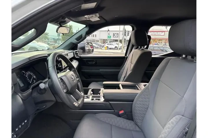 $39988 : Toyota Tundra 2025 4x4 SR 4d image 9
