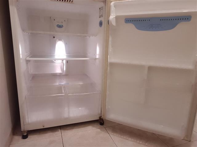 $2500 : Refrigerador LG image 2