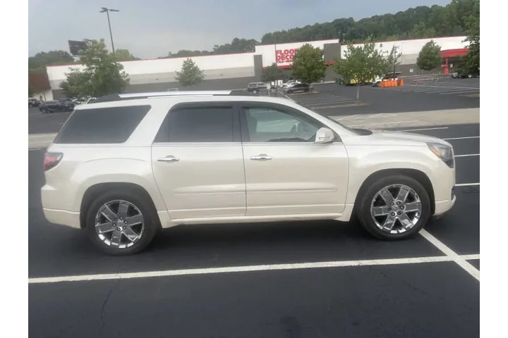 $12000 : 2014 GMC Acadia Denali image 6