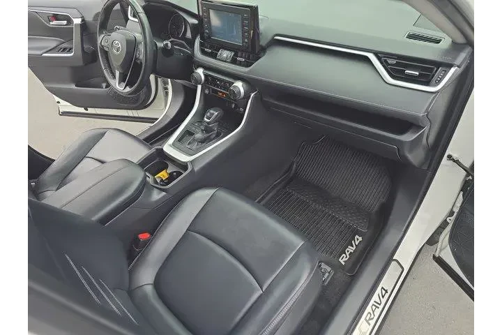 $24995 : Toyota RAV4 2019 XLE Premium image 9