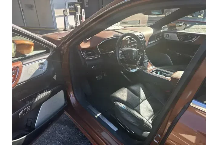 $21378 : Lincoln Continental 2018 Bla image 9